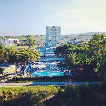 Hotel Perrozzi Vasto Exteriör bild