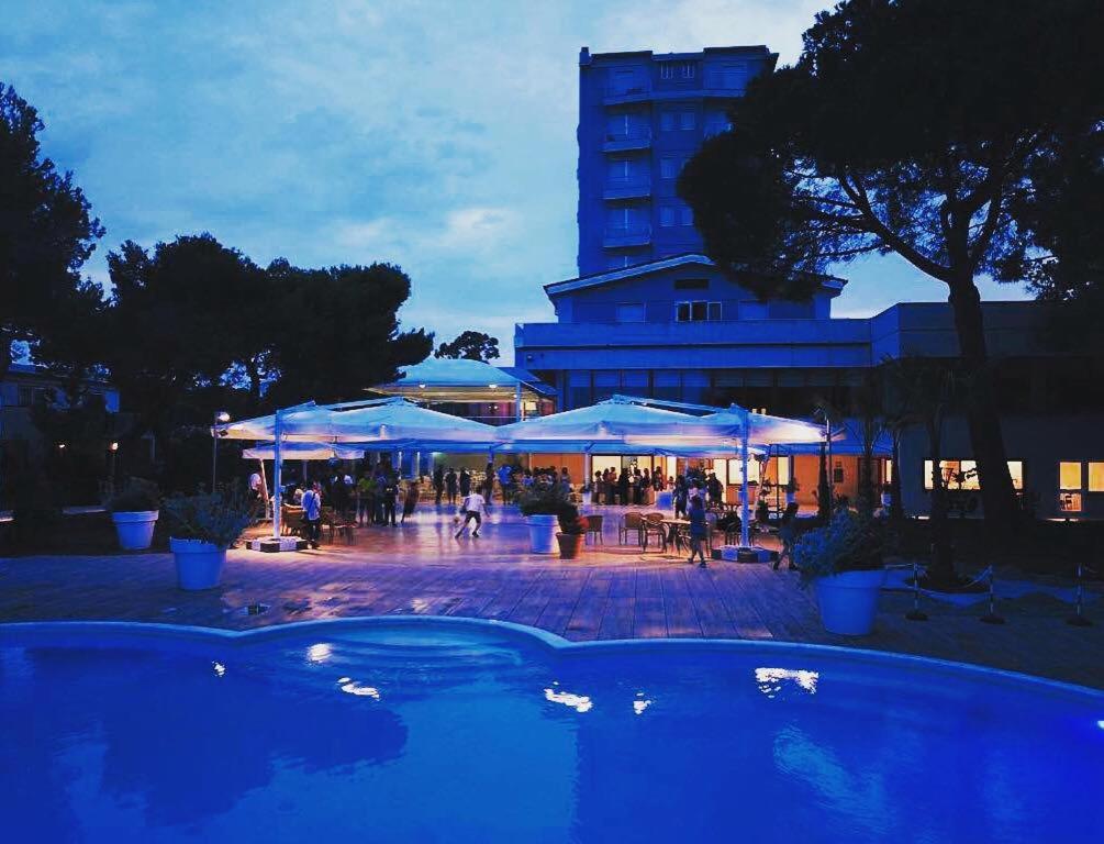 Hotel Perrozzi Vasto Exteriör bild